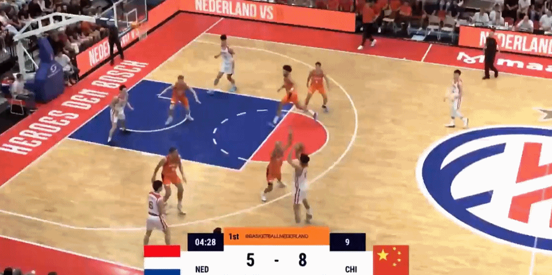 开云体育下载-旅美小将王俊杰成亮点，首节命中两记三分，中国男篮领先5分